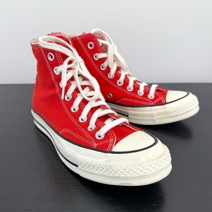 Unisex Converse Red Canvas Sneaker - Men’s Size 7 - Woman’s Size 9 - Like New
